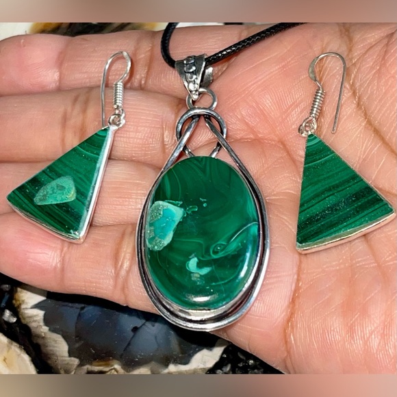 Malachite Pendant & Earrings Set - Picture 4 of 14